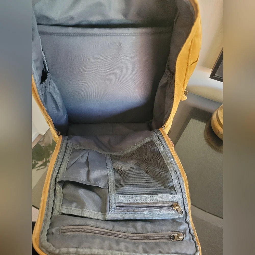 Backpack - Picture 6 of 10